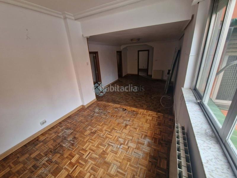 Foto 62de0abc-f91d-436c-8e9a-24ea752f6c1e. Pis a Almendrales Madrid