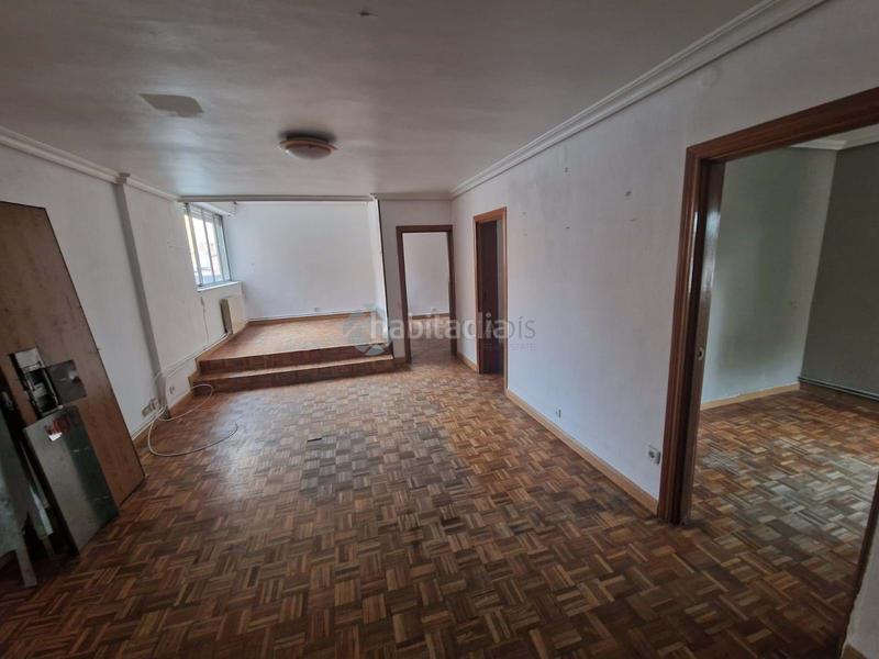 Foto d56aa120-d73d-485d-90bb-a3e43ffd0ce5. Pis a Almendrales Madrid