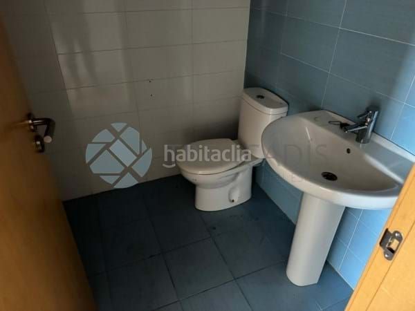 Foto 273ee74f-6587-412c-9918-566286cb2fdc. Casa aparellada a Requena