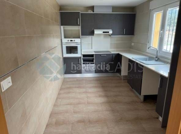 Foto 7b61b11a-bdd8-4115-b390-0912e40c581d. Casa aparellada a Requena