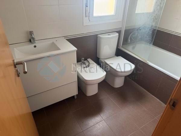 Foto b1871e5a-64b2-4945-ac22-519bbf4e5cbb. Casa aparellada a Requena