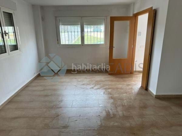 Foto bf6ac367-8601-4fa9-96d2-7655d389fd91. Casa aparellada a Requena