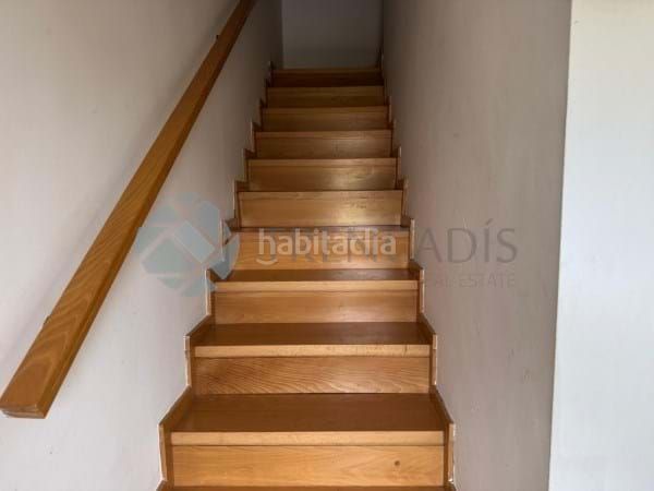 Foto dfefcf0b-a610-4525-b443-25f5d0abefda. Casa aparellada a Requena