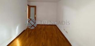 Pis  Cl juana fuentes  pl: pt:iz  madrid (madrid). Oportunidad !vivienda de 84 m para reformar a la venta en caraba