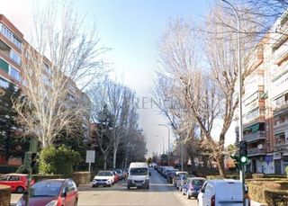 Pis  Av onu de la  es: pl:  pt: b  mostoles (madrid). Piso ocupado por persona sin justo títulono admite visitas en su