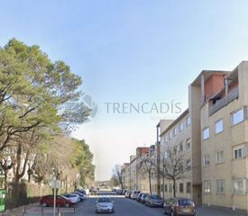 Pis  Ur valles  pl: pt:a  collado villalba (madrid). Piso ocupado por persona sin justo títuloeste inmueble debido a