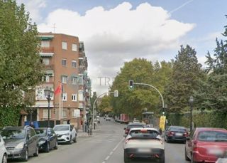 Appartement  Av rafaela ybarra  pl: pt:iz  madrid (madrid). Piso ocupado por persona sin justo títuloeste inmueble debido a