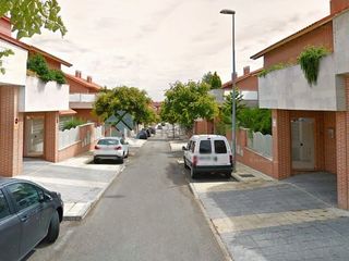 Casa pareada  Cl adela gines  es: pl: pt:  san agustin del guadalix (madrid). Vivienda unifamiliar adosada ocupado por persona sin justo títul