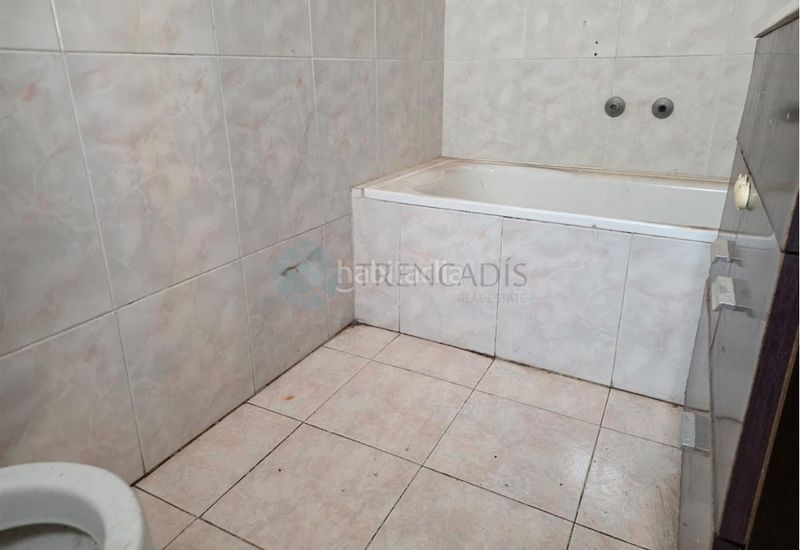 Foto aaf19524-17ad-4a7f-a274-eaf9c6a545dc. Etagenwohnung in Manuel