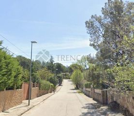 Chalet  Cl peninsula  p-. Vivienda unifamiliar independiente ocupada por persona sin justo