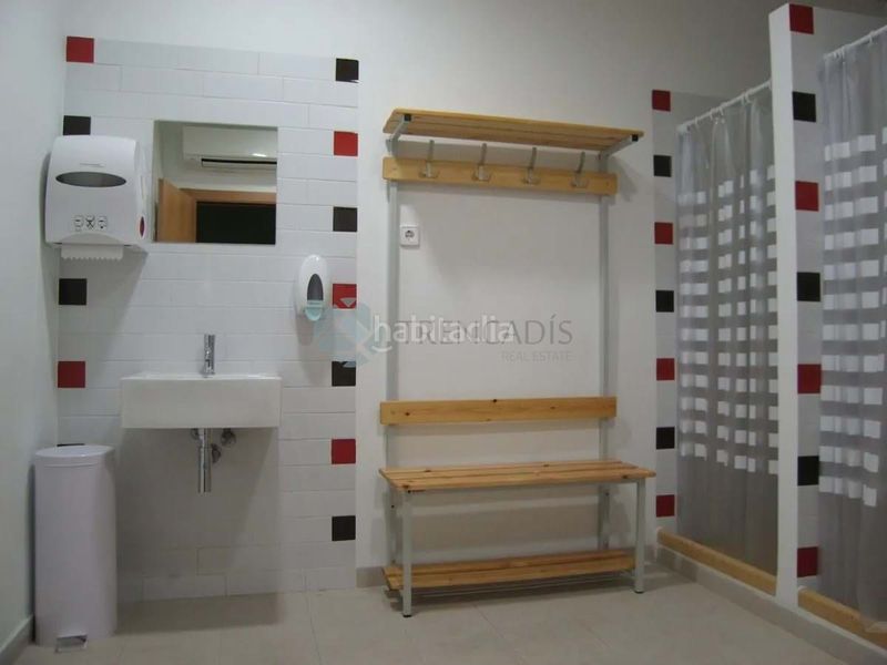 Foto ca960cd0-6c9b-41a3-ab0f-ea13d66d7d23. Local comercial a La Raïosa Valencia