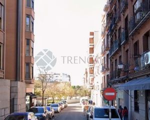 Pis  Cl labrador  es: pl: pt:a  madrid (madrid). Piso ocupado por persona sin justo títuloeste inmueble debido a