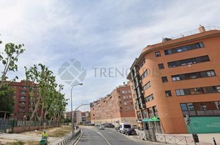 Pis a AV LOS ROSALES  Es: Pl: Pt:A  MADRID (MADRID)