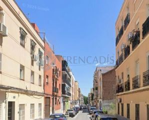Etagenwohnung  Cl eduardo marquina  pl: pt:b  madrid (madrid). Piso ocupado por persona sin justo títuloeste inmueble debido a