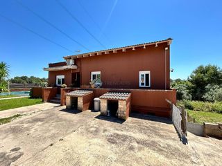 Xalet  Urbanización san cristobal. Amplio chalet en buen estado en alberic, con piscina, jardín y v