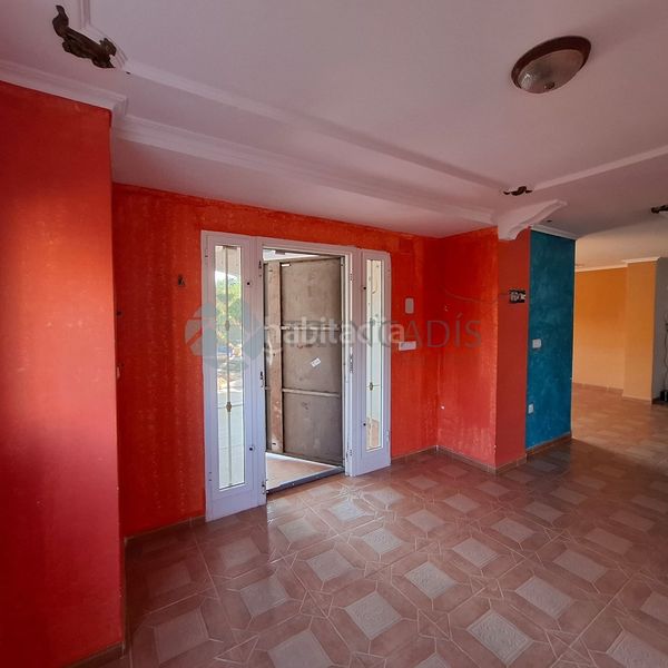 Foto 0bcaeba7-a27c-490c-9304-178b54e9ebb1. Casa adossada a Urbanizaciones Llíria