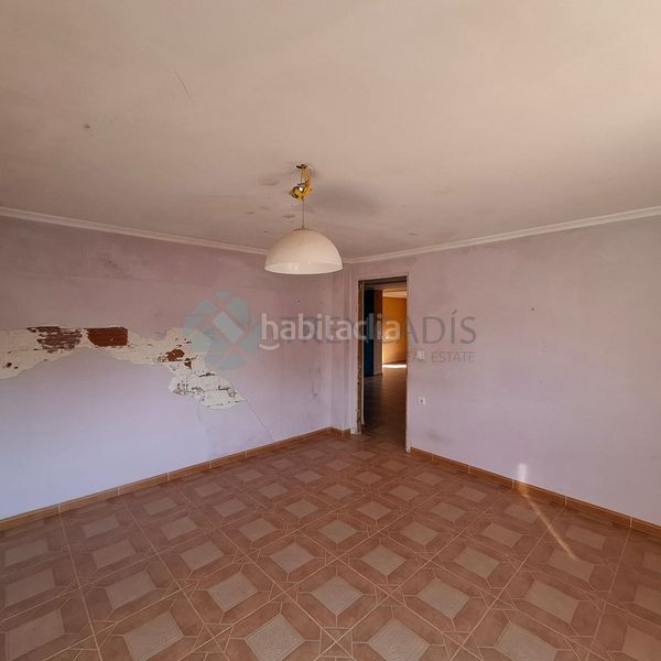 Foto 0f328e20-0b05-4f77-b372-f67e6eada4de. Casa adossada a Urbanizaciones Llíria
