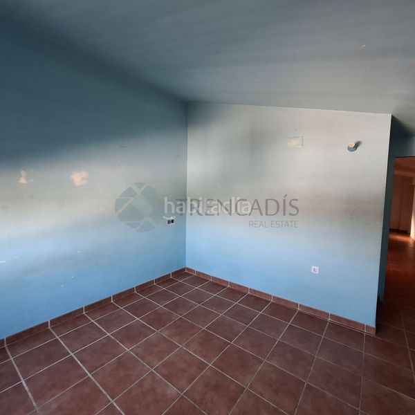 Foto 5023ecc3-83a7-4c61-b3bc-3c188c2a8788. Casa adossada a Urbanizaciones Llíria