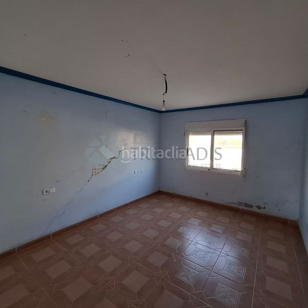 Foto 5e82c9c5-ad89-4f76-99a2-aa79757378cf. Casa adossada a Urbanizaciones Llíria