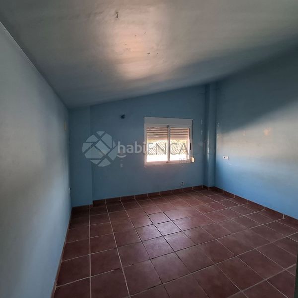 Foto 72cfb3e1-5619-4ce2-a862-6b159f45167f. Casa adossada a Urbanizaciones Llíria