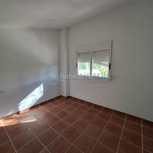 Foto 7a25a08c-8111-4499-92d0-4bdcacd1becd. Casa adossada a Urbanizaciones Llíria