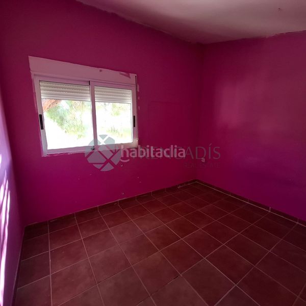 Foto 956b3aba-3101-4d8b-9bbc-3fc2f654d619. Casa adossada a Urbanizaciones Llíria