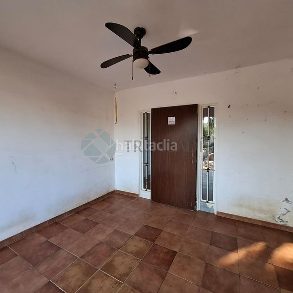 Foto c4b019a8-1852-4ea8-b040-577ab939a2cc. Casa adossada a Urbanizaciones Llíria