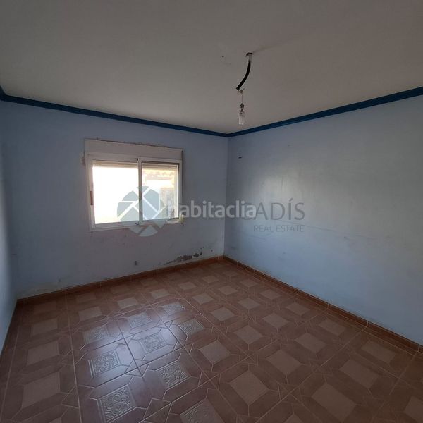 Foto e23e278d-a1ee-4c2f-9e1d-4355e1b67e6f. Casa adossada a Urbanizaciones Llíria