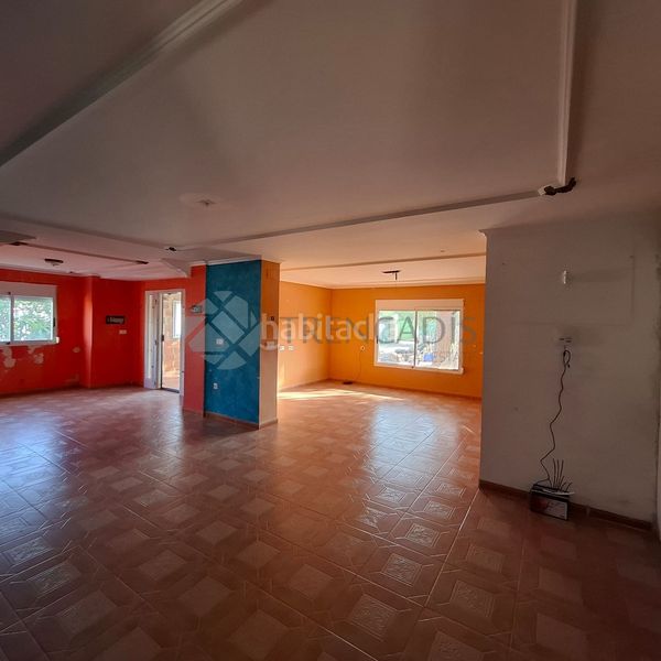Foto fb14ea60-29c3-48ac-9e8c-1be60fefa58d. Casa adossada a Urbanizaciones Llíria