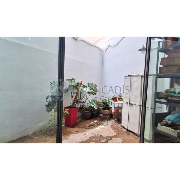 Foto f40a90a0-7261-4313-aafa-f828d250d08a. Local comercial a Gran Via Valencia