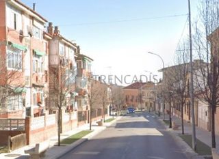 Flat  Cl martires  pl: pt:a  el álamo (madrid). Piso ocupado por persona sin justo títuloeste inmueble debido a