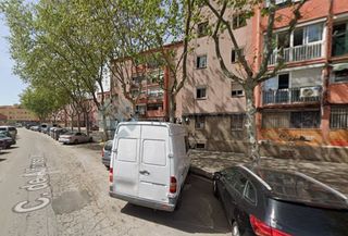 Pis a CL ALFONS XII  Es: Pl: Pt:  BADALONA (BARCELONA)