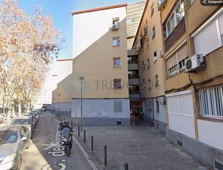 Pis a CL CACERES  N- Es: Pl: Pt:  BADALONA (BARCELONA)