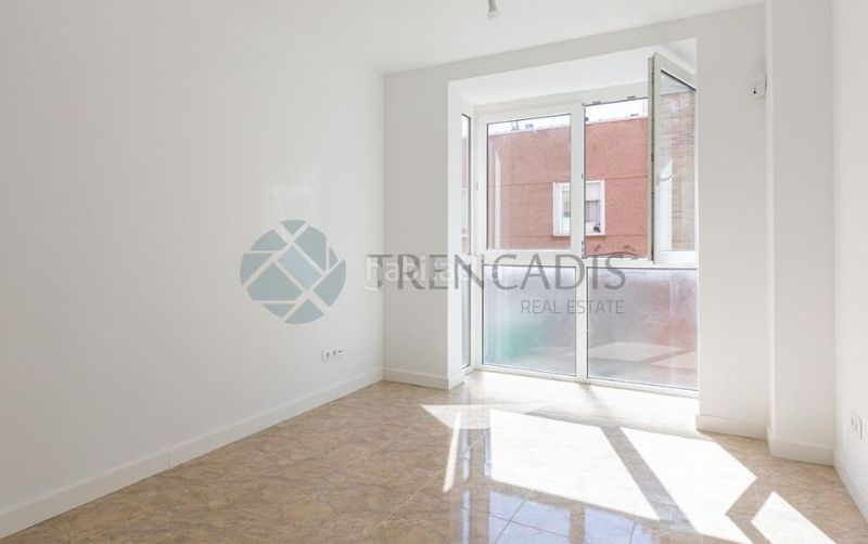 Foto 73269e6c-8a07-41c8-a564-d59b78520447. Pis a Valdeacederas Madrid