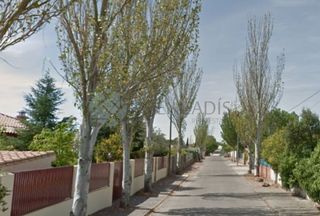 Maison jumelée  Cl numero    villar del olmo (madrid). Vivienda unifamiliar independiente ocupada por persona sin justo