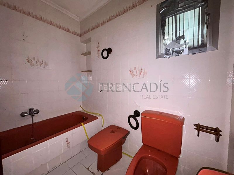 Foto 204649c7-90ac-4177-ae92-4a01b0493730. Pis a Casco Antiguo Puçol