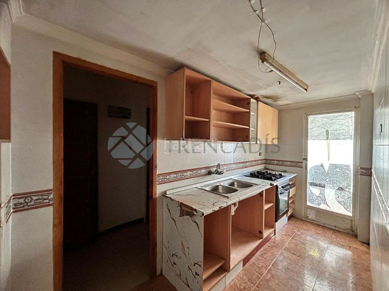 Foto c714e535-76df-48d5-b66b-aef8251db463. Piso en Centro Chiva