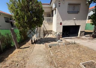 Reihenhaus  Ur cerro alberche   el casar de escalona (toledo). Chalet de 2 plantas con jardín y garaje !vivienda unifamiliar in