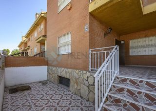 Reihenhaus  Cm pontones de los   seseña (toledo). Chalet de 6 dormitorios con patio y garaje !vivienda unifamiliar