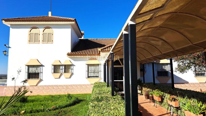 Foto 23f1a5a1-0345-46bc-bacf-0e5a6a6abf16. Casale con parcheggio piscina in Mairena del Alcor