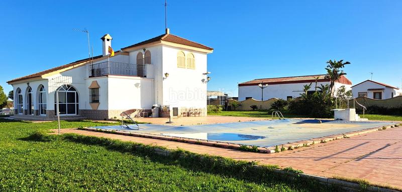 Foto cfbebc97-49f4-4691-9a37-94bf48287f91. Casale con parcheggio piscina in Mairena del Alcor