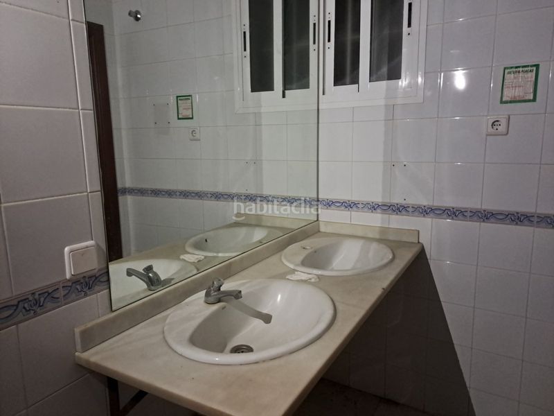 Foto fbe03a4e-f010-4139-bc85-eb0c7158fc6e. Lloguer local comercial a Villaverde del Río