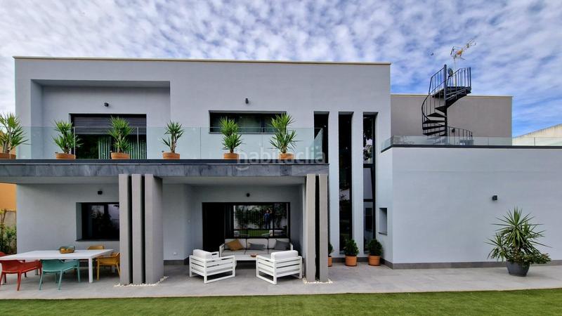 Foto 3f195906-84c5-48fd-ad08-69074b6397ed. Chalet mit parking in Valencina de la Concepción