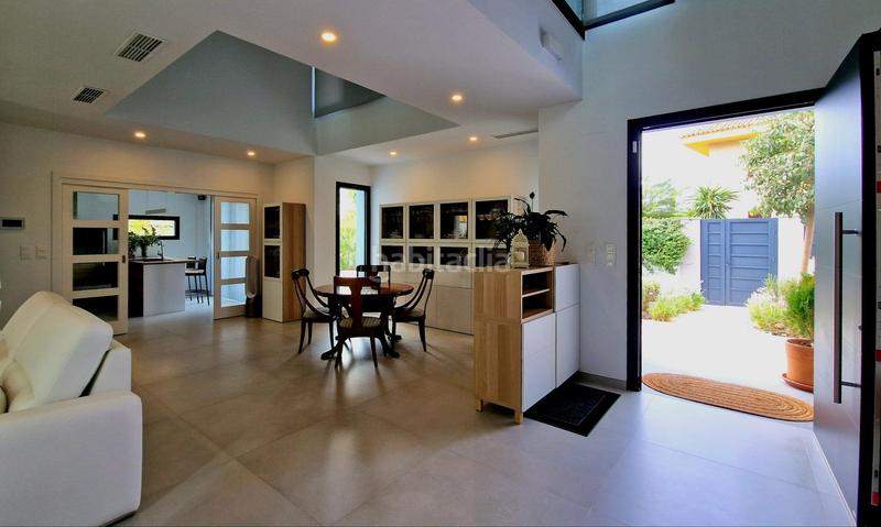 Foto 56cf88f5-14b3-4a26-8351-c6ba6b2cf414. Chalet mit parking in Valencina de la Concepción