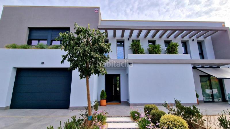 Foto 913e5a7e-3ec6-4247-9dc8-6ce941a1a074. Chalet mit parking in Valencina de la Concepción