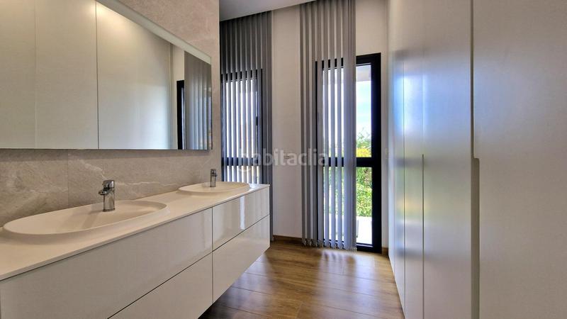 Foto ac6a11b6-4b8d-43b2-8f06-02c14494a303. Chalet mit parking in Valencina de la Concepción