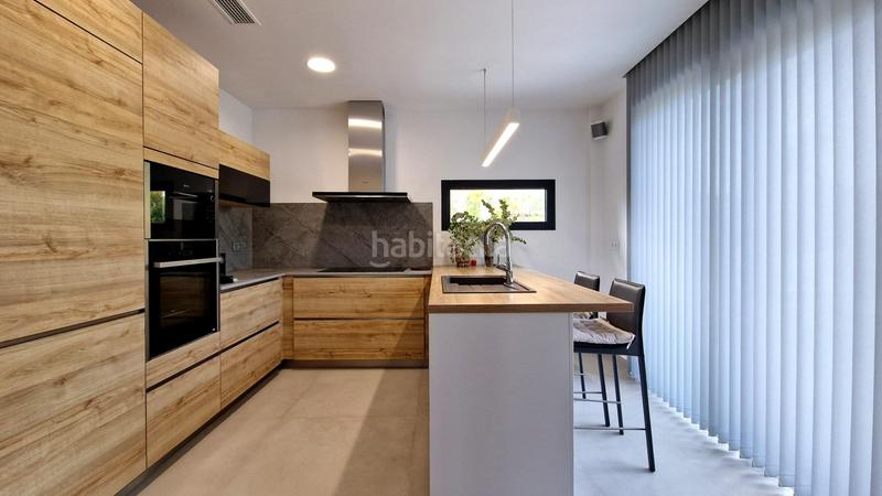 Foto bbd61aba-3ea8-411b-b3d3-5e4cff228ca4. Chalet mit parking in Valencina de la Concepción