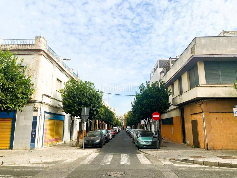 Foto 1751bc0a-26fa-490d-92fa-2f6c4cf0c6f1. Geschäftsraum in calle de virgilio mattoni 24 in El Cerro Sevilla