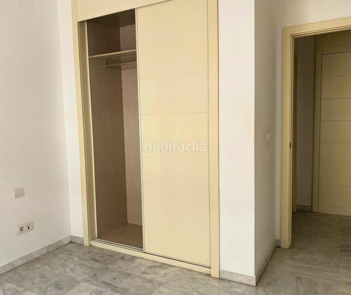 Foto 13f9d21b-80f7-4f7e-b92e-b28003afeb91. Pis a avenida de la aeronáutica 9 a Urbadiez - Entrepuentes Sevilla