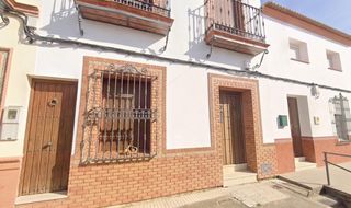Maison à Aire 7. Inmueble ocupadosin posesión. casa en venta en aznalcóllar sevil